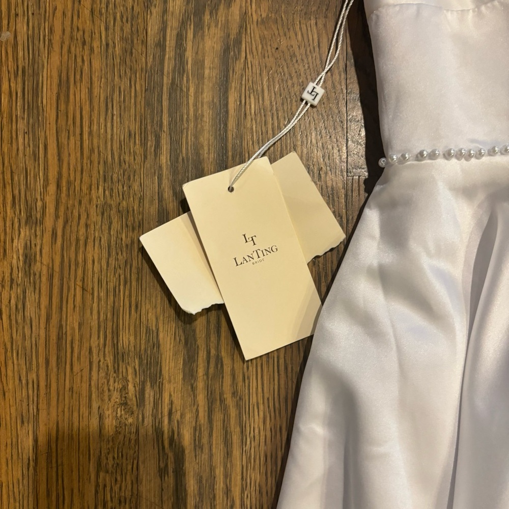 NWT Pearl Detail A-Line Tea Length Wedding Bridal Dress - Picture 3 of 9